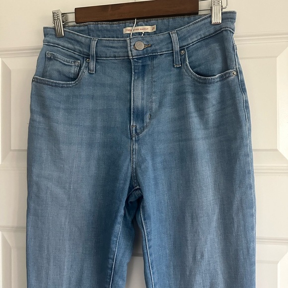 Levi's Women's 725 High Rise Bootcut Jeans - Light Wash - Picture 2 of 9